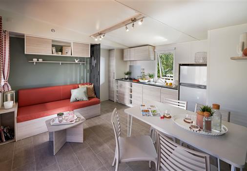 salon et cuisine - Mobil-home 2 chambre - Camping La Grande Lande - Moelan sur mer 